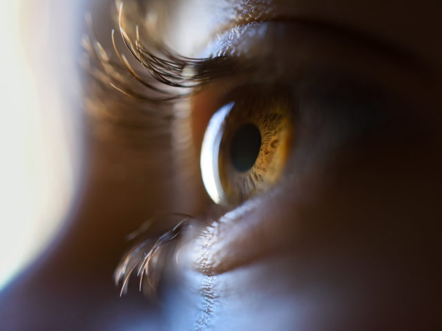 Trądzik różowaty oczny – czym się charakteryzuje?