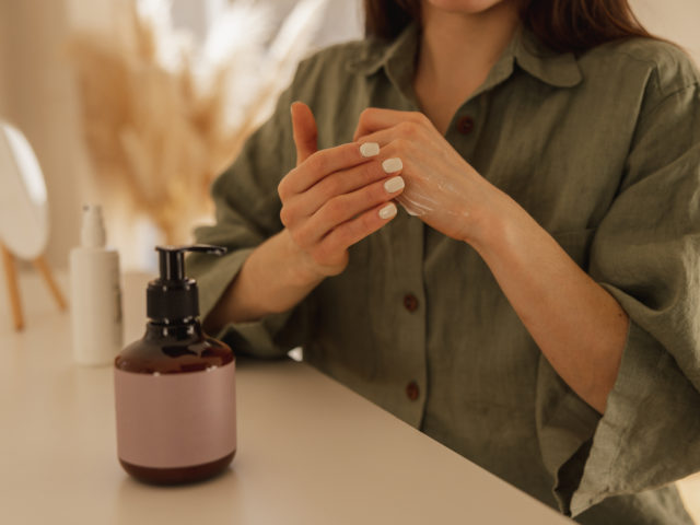 Uczulenie na kosmetyki – jak rozpoznać i leczyć alergię na kosmetyki?