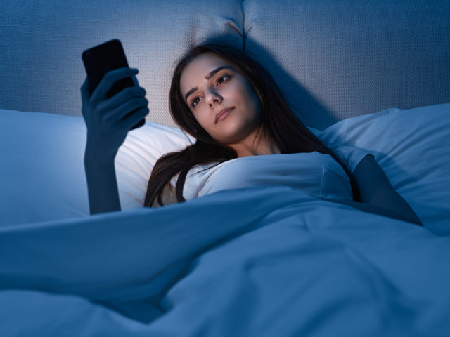 Bezsenność a tarczyca – jak hormony tarczycy powodują problemy ze snem?