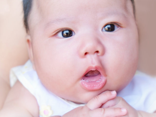 Opryszczka u niemowlaka – jak rozpoznać i jak leczyć?