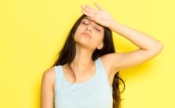Tabletki na uderzenia gorąca i poty – jakie leki na menopauzę?