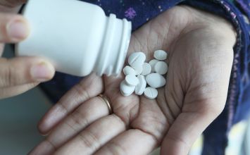 Parestezje – przyczyny mrowienia i drętwienia, diagnostyka i leki