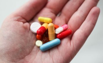 Kiedy stosuje się antybiotyk 3 dniowy? Działanie antybiotyków zawierających azytromycynę o krótkim czasie terapii