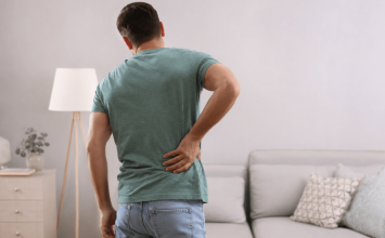 Ból po prawej stronie pleców w okolicy nerki – przyczyny i diagnostyka