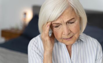 Menopauza a bóle głowy: jak sobie pomóc?