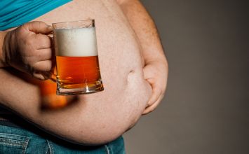 Brzuch alkoholowy – jak wygląda i jakie są jego przyczyny?