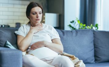 Co na ból gardła w ciąży? Bezpieczne sposoby i leki na leczenie przeziębienia