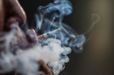 Palenie a impotencja: jak papierosy wpływają na problemy z erekcją?