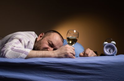 Bezsenność po alkoholu: jak sobie z nią poradzić?