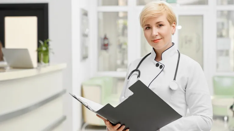 Lekarz ogólny online gotowy do udzielenia wsparcia