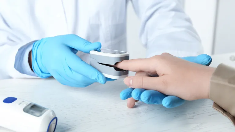 Lekarz diabetolog gotowy do udzielenia wsparcia